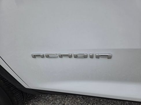 Used 2025 GMC Acadia Elevation FWD image 3