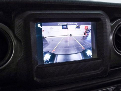 Used 2023 Jeep Gladiator Willys image 27