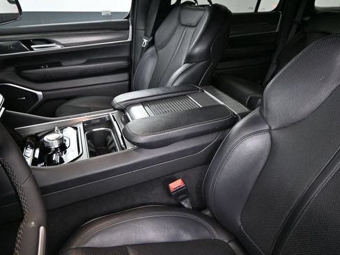 Used 2024 Jeep Wagoneer Series III AWD/4WD image 10
