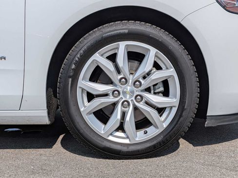 Used 2018 Chevrolet Impala LT w/ Sunroof and Spoiler Package FWD image 13