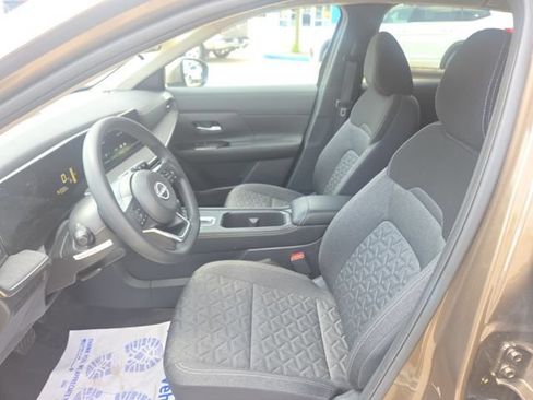 Used 2025 Nissan Kicks SV AWD/4WD image 12