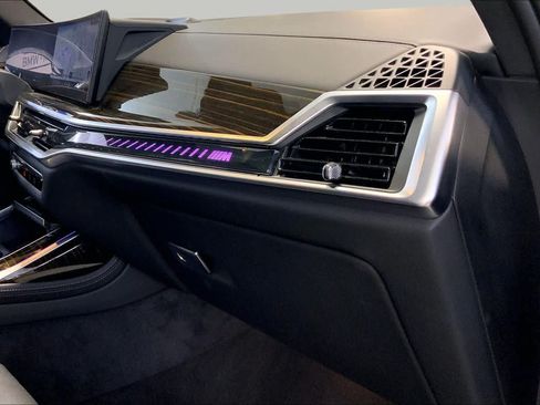 Used 2025 BMW X7 M60i AWD/4WD image 18