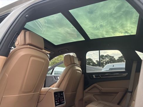 Used 2022 Porsche Cayenne Platinum Edition image 53