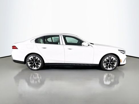 Used 2026 BMW 530i RWD image 8