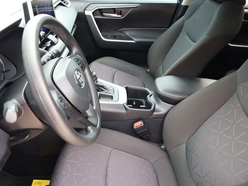 Used 2025 Toyota RAV4 XLE w/ Convenience Package FWD image 15