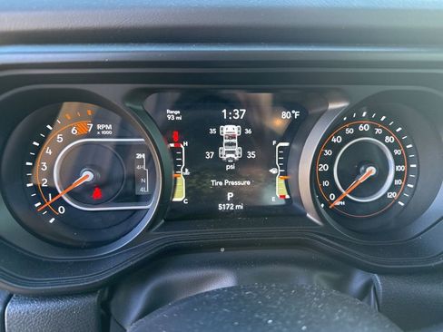 Used 2025 Jeep Wrangler Unlimited Rubicon image 11