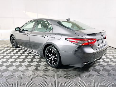 Used 2019 Toyota Camry SE image 5