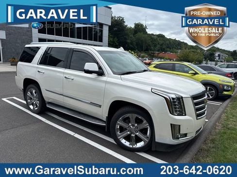 Used 2015 Cadillac Escalade Luxury AWD/4WD image 1