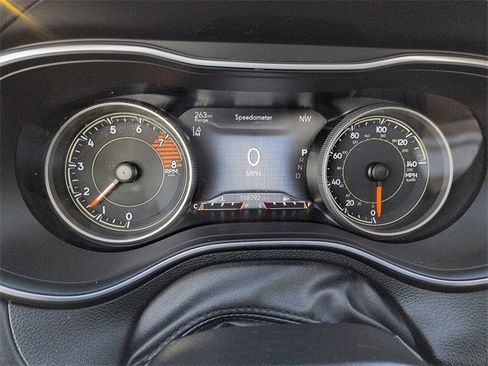 Used 2019 Jeep Cherokee Overland w/ Technology Group image 23