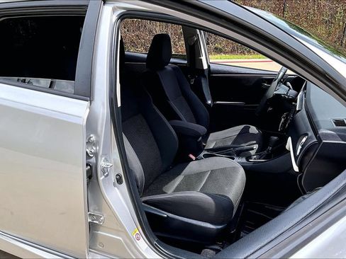 Used 2017 Toyota Corolla iM FWD image 4