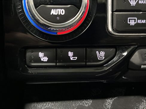Used 2023 GMC Yukon Denali AWD/4WD image 31