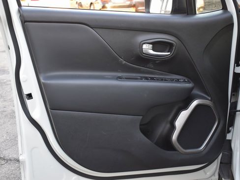 Used 2022 Jeep Renegade Latitude w/ Convenience Group image 9