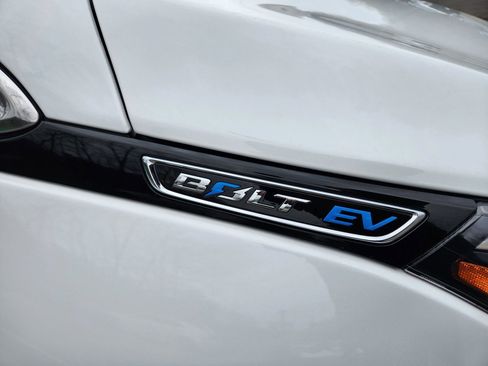 Used 2019 Chevrolet Bolt Premier w/ Infotainment Package image 7