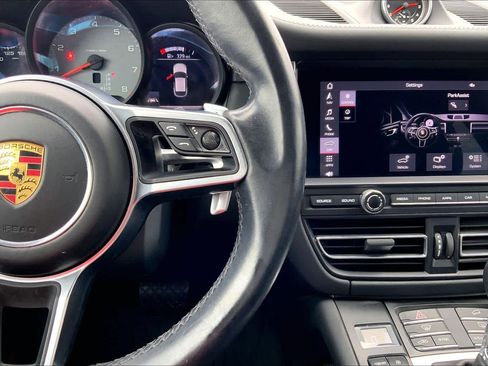 Used 2021 Porsche Macan S image 24