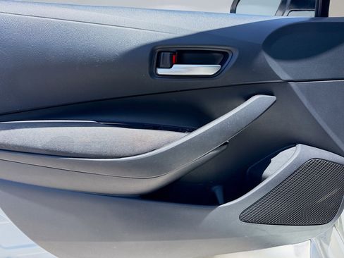 Used 2020 Toyota Corolla LE FWD image 19