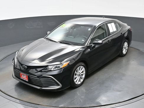 Used 2024 Toyota Camry LE FWD image 32