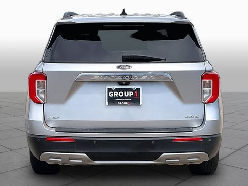 Used 2021 Ford Explorer XLT w/ Equipment Group 202A AWD/4WD image 5