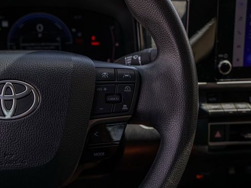 Used 2025 Toyota Camry LE image 27