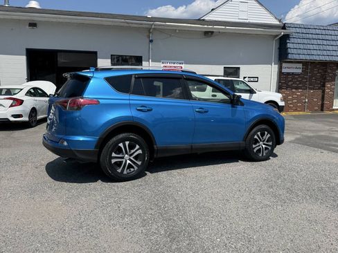 Used 2018 Toyota RAV4 LE AWD/4WD image 11