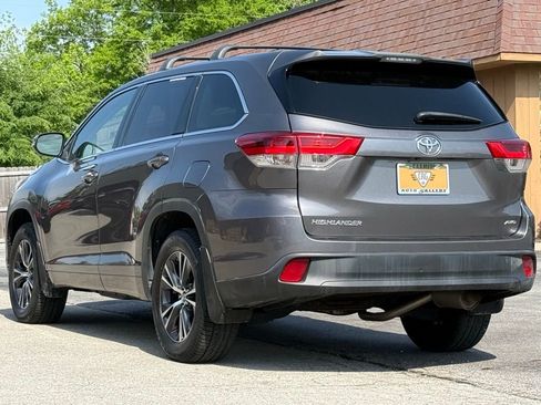 Used 2018 Toyota Highlander LE image 3