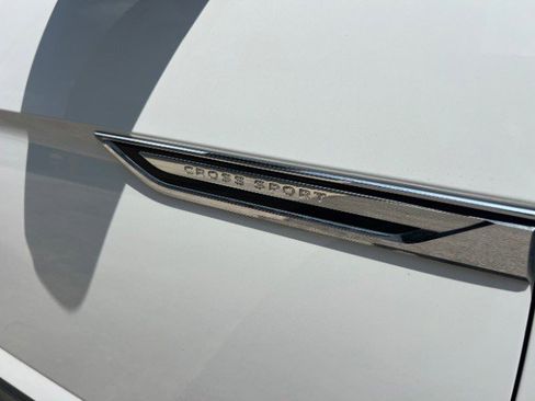 Used 2022 Volkswagen Atlas Cross Sport SE FWD image 19