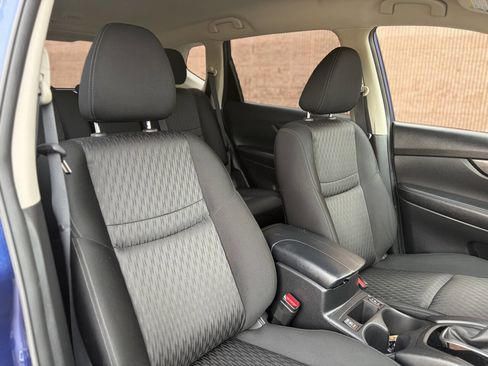 Used 2019 Nissan Rogue SV w/ Premium Package image 14