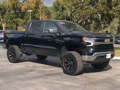 Used 2025 Chevrolet Silverado 1500 LT image 2