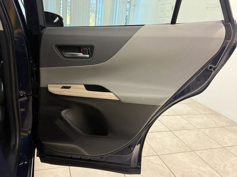 Used 2022 Toyota Venza XLE image 20