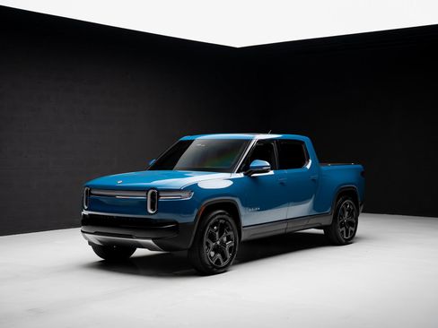 Used 2025 Rivian R1T Adventure image 4