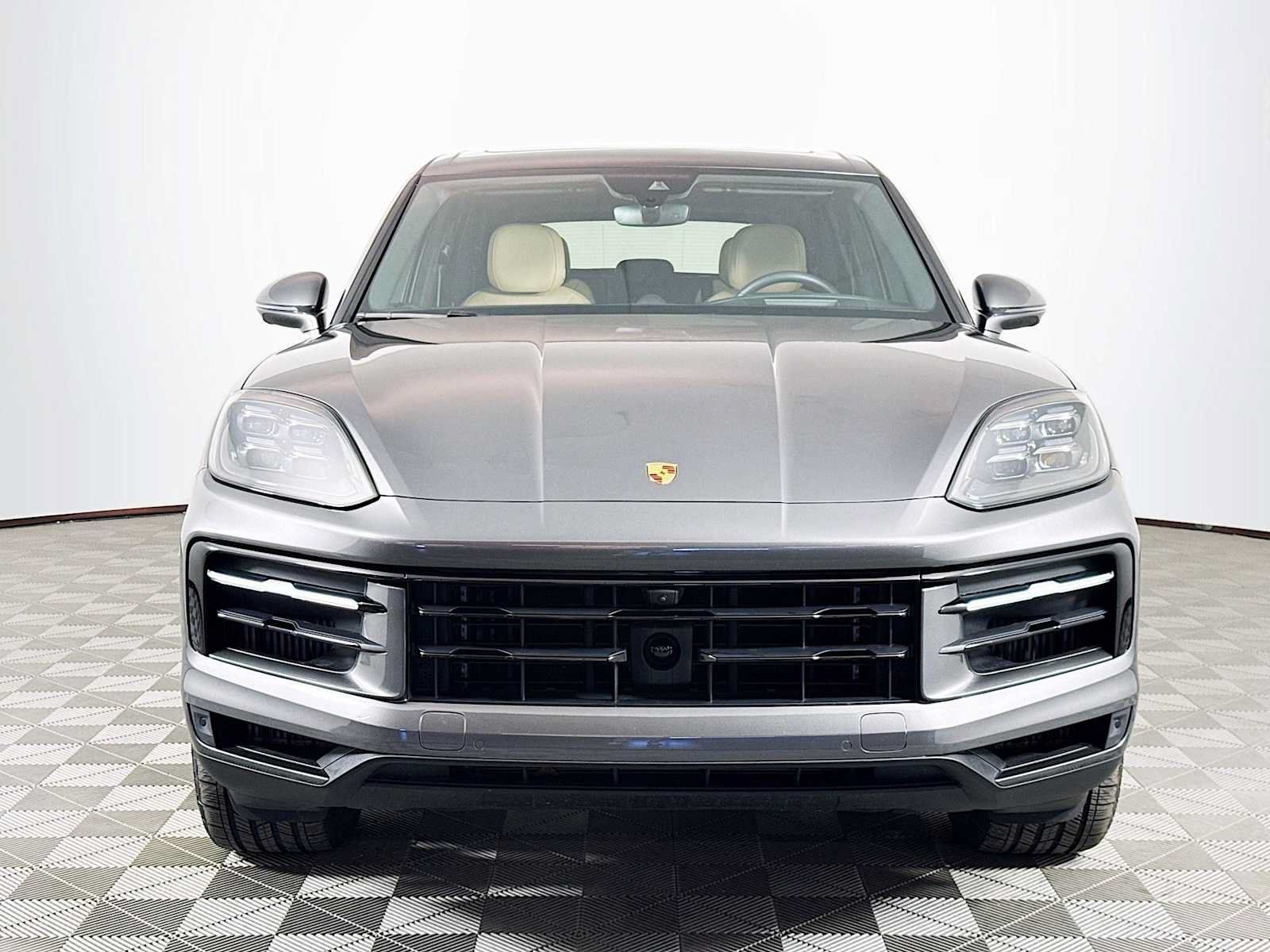 Used 2025 Porsche Cayenne S AWD/4WD image 2