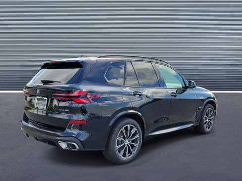 Used 2026 BMW X5 xDrive40i w/ M Sport Package AWD/4WD image 3