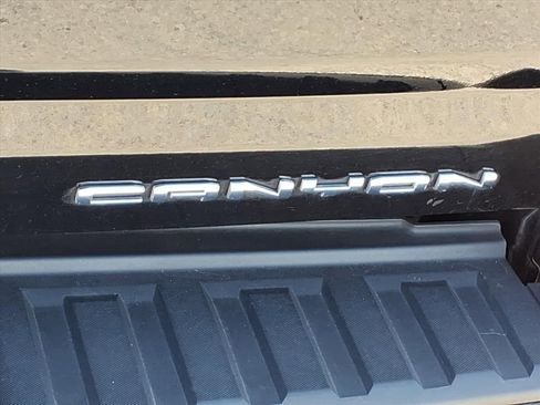 Certified 2021 GMC Canyon Denali image 11