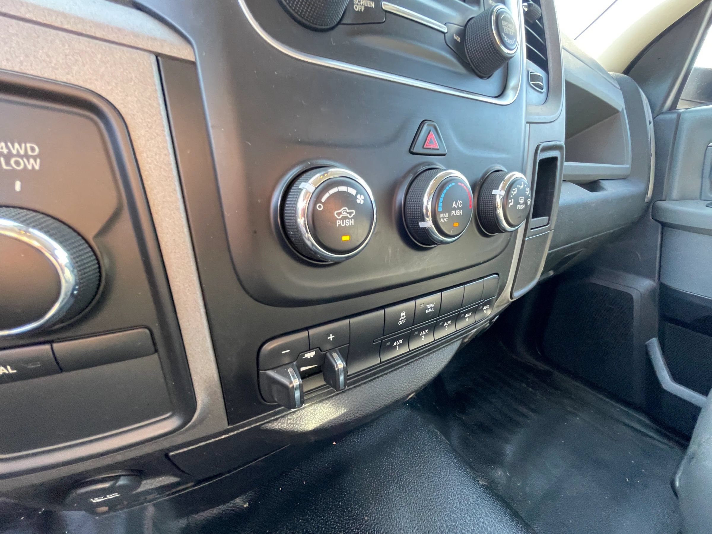Used 2016 RAM 5500 Tradesman w/ Power & Remote Entry Group AWD/4WD image 15