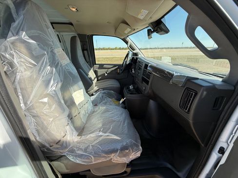 Used 2025 GMC Savana 2500 Work Van w/ Driver Convenience Package image 15