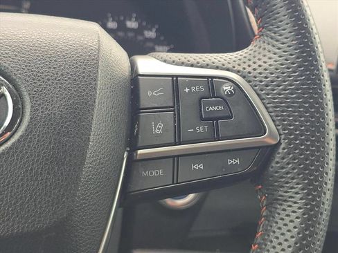 Used 2022 Toyota Sienna XSE FWD image 21