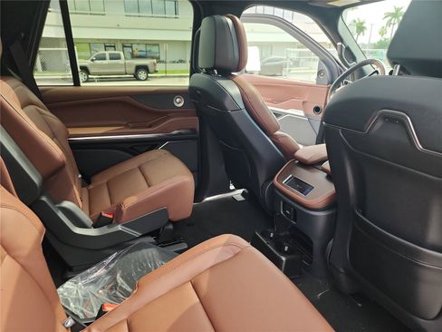New 2026 Lincoln Navigator Reserve AWD/4WD image 22