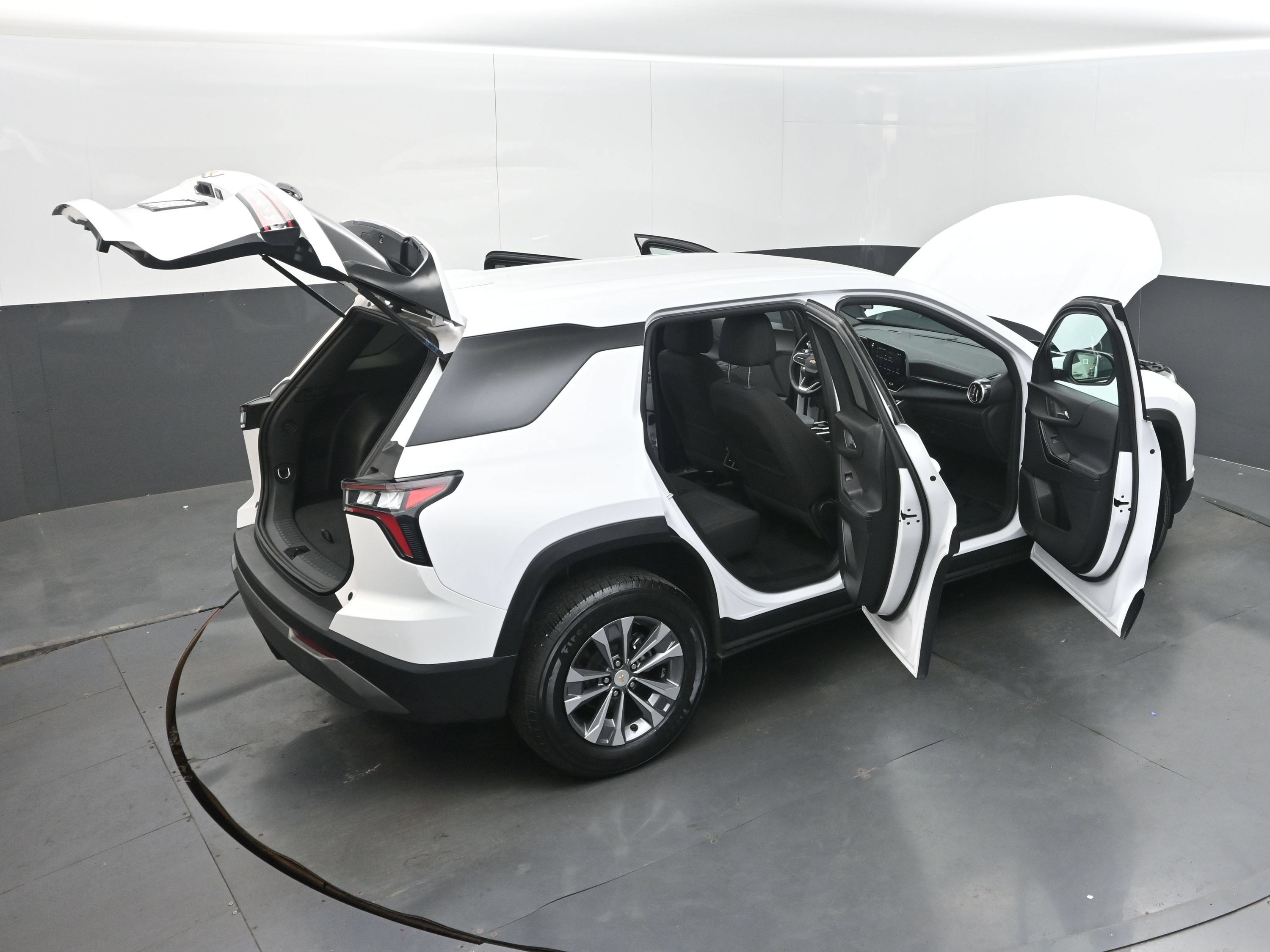 Used 2026 Chevrolet Equinox LT FWD image 47