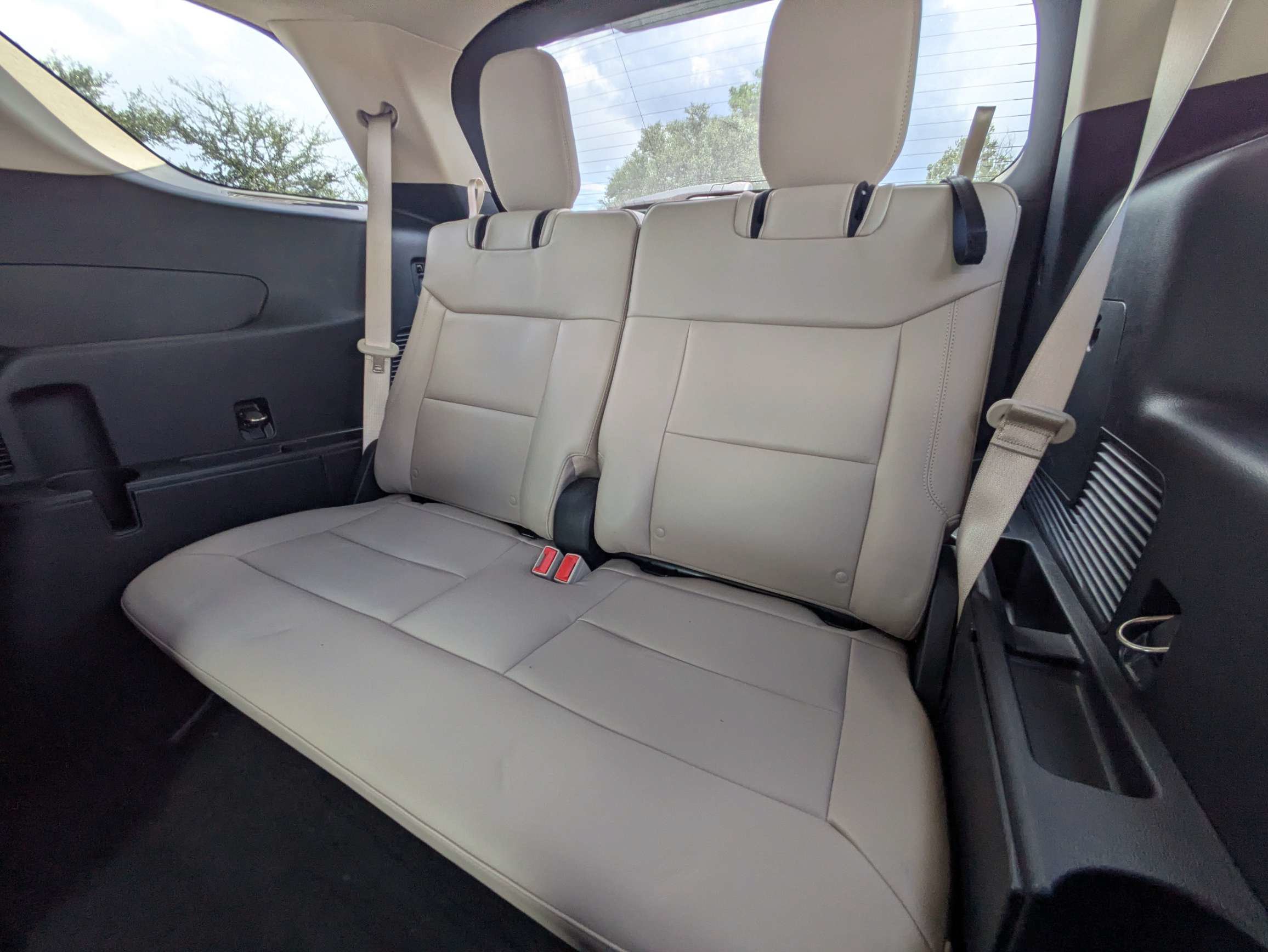 Used 2021 Ford Explorer XLT w/ Equipment Group 202A RWD image 9