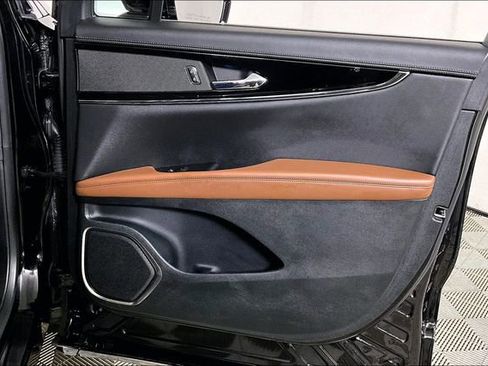 Used 2023 Lincoln Nautilus Reserve image 24