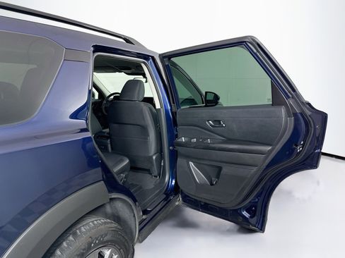 Used 2025 Nissan Pathfinder SV FWD image 31