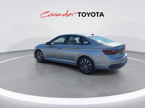 Used 2025 Volkswagen Jetta SE image 6