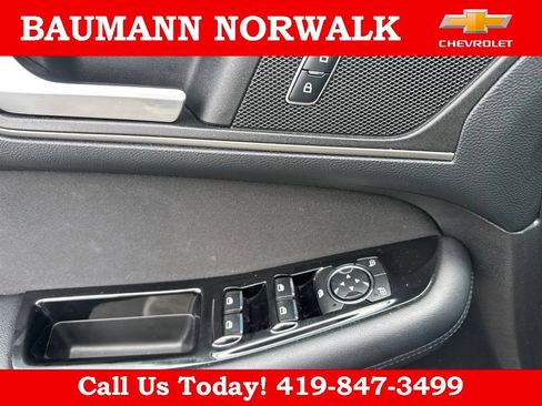 Used 2016 Ford Edge SEL FWD image 19