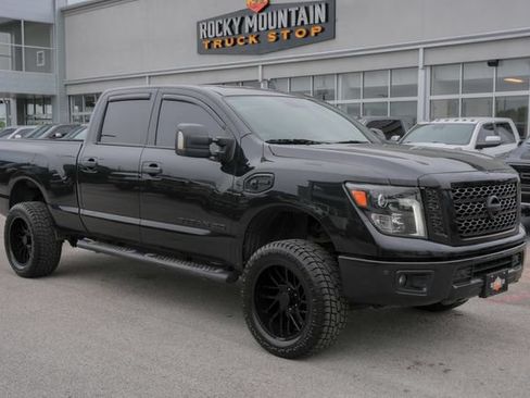 Used 2019 Nissan Titan SV w/ SV Convenience Package AWD/4WD image 3