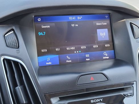 Used 2018 Ford Focus SEL w/ Cold Weather Package FWD image 13