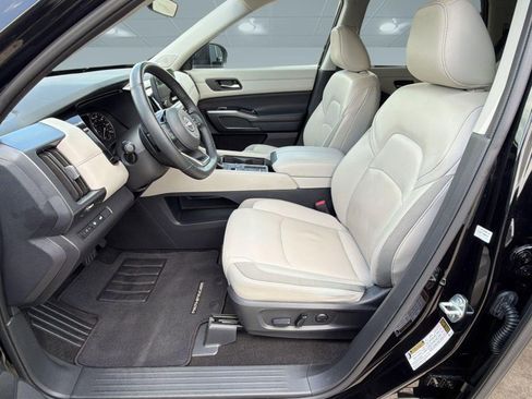 Used 2023 Nissan Pathfinder SL w/ SL Premium Package FWD image 5
