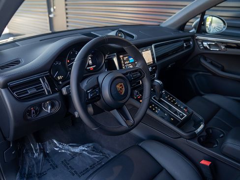 Used 2026 Porsche Macan Turbo AWD/4WD image 4