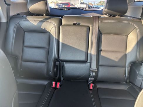 Used 2023 GMC Terrain SLT image 38