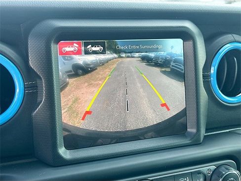 Used 2022 Jeep Wrangler Unlimited Sahara w/ Cold Weather Group image 14