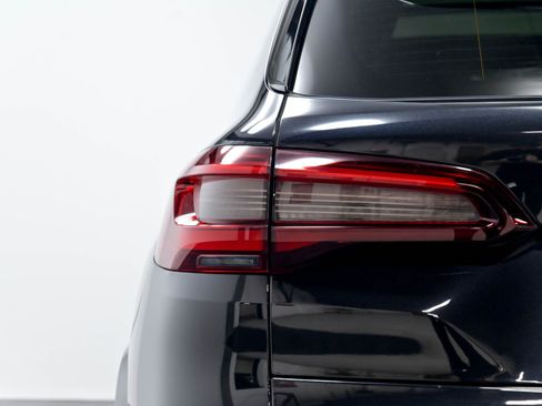 Used 2020 BMW X5 M Competition w/ Executive Package AWD/4WD image 58
