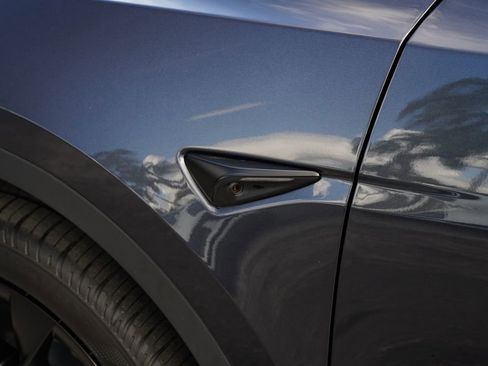 Used 2024 Tesla Model Y Long Range AWD/4WD image 15